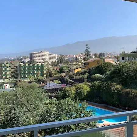 Modernes Mit Bergblick Und Grossen Pool Apartament