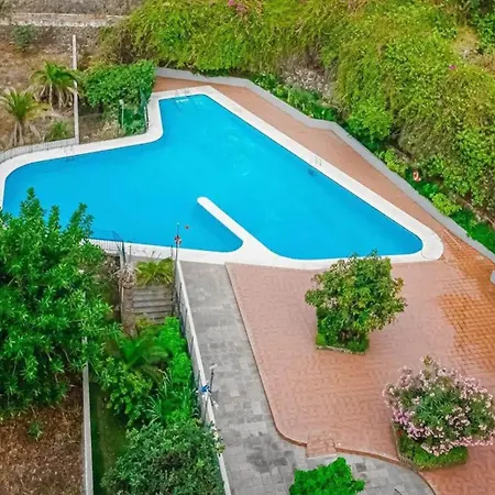 Modernes Mit Bergblick Und Grossen Pool Apartman
