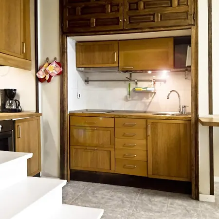 Modernes Mit Bergblick Und Grossen Pool Apartman