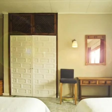 Modernes Mit Bergblick Und Grossen Pool Apartman *