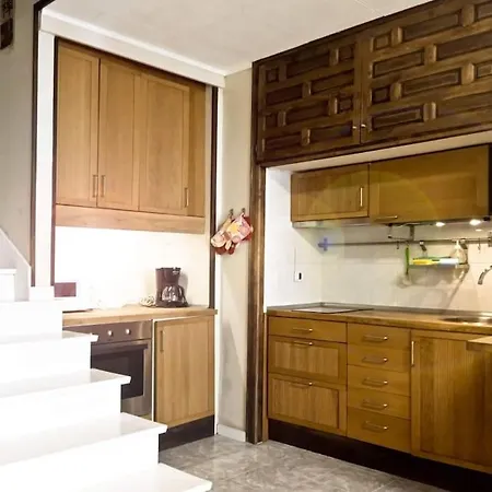 Apartman Modernes Mit Bergblick Und Grossen Pool