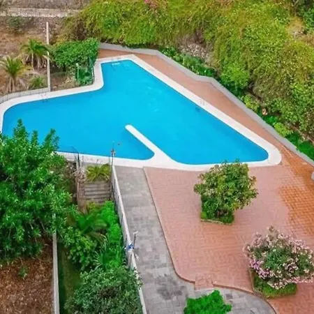 Modernes Mit Bergblick Und Grossen Pool Apartman *
